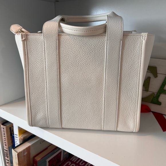 Kate Spade White Leather Snoopy Tote with Black Graphic - Picture 2 of 9